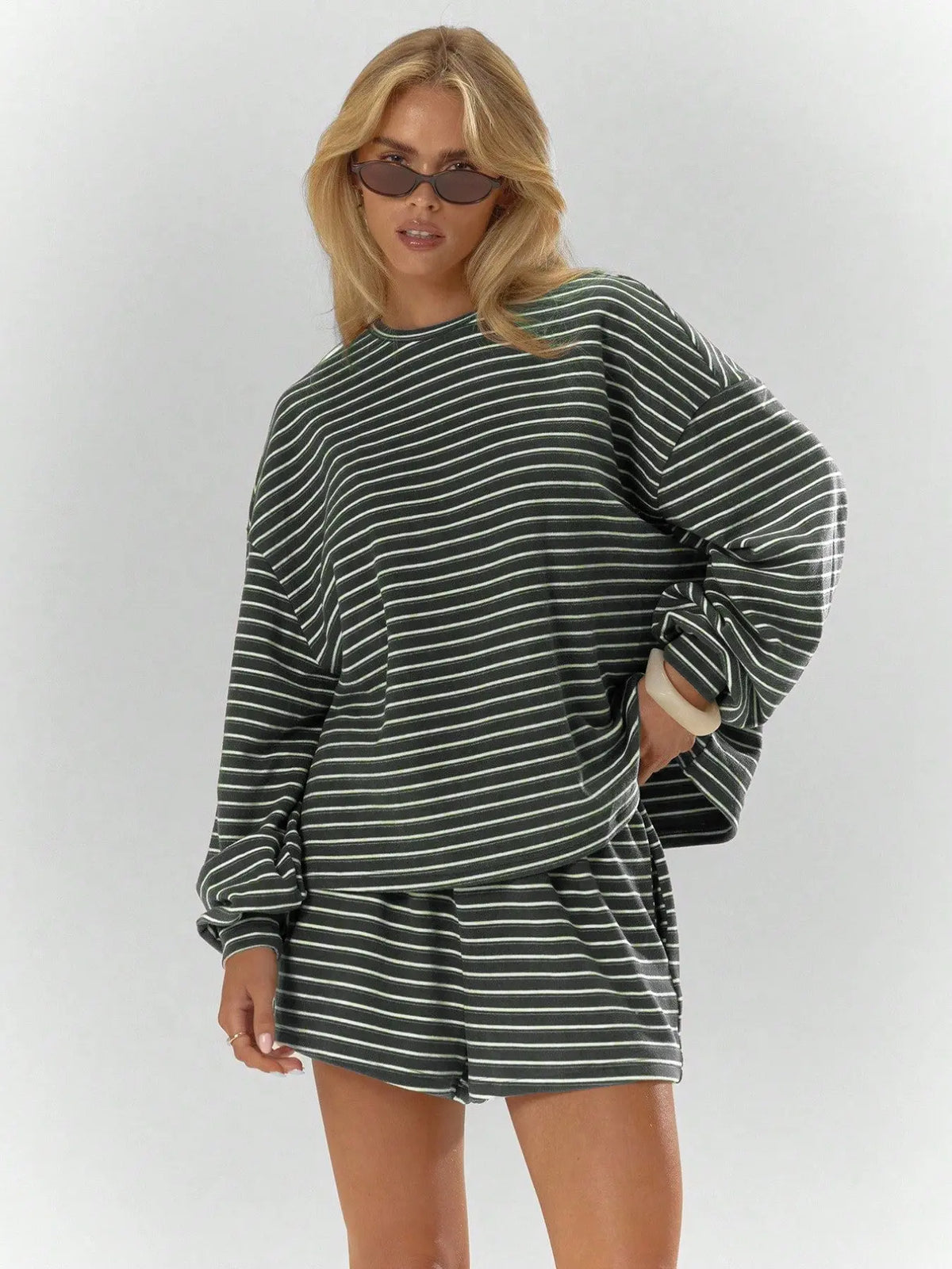 Women'S Striped Set, Loose Fit Oversized, Casual round Neck Long Sleeve Top, Pocket Shorts, 2-Piece Set, Soft Comfortable, Thick Warm Home Wear