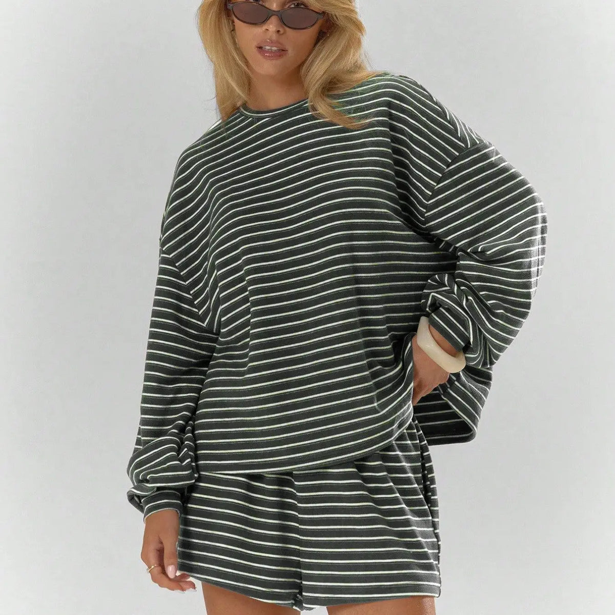 Women'S Striped Set, Loose Fit Oversized, Casual round Neck Long Sleeve Top, Pocket Shorts, 2-Piece Set, Soft Comfortable, Thick Warm Home Wear